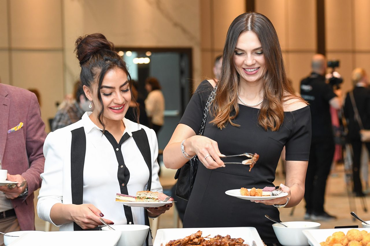 attendees having snacks